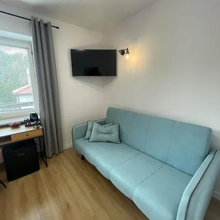 Terminal Family Airport Hostel Poznan