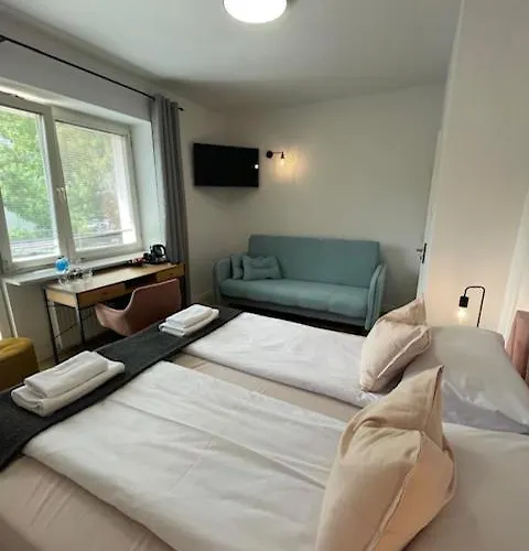 Terminal Family Airport Hostel Πόζναν