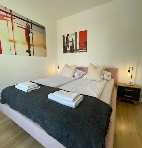 Terminal Family Airport Hostel Πόζναν