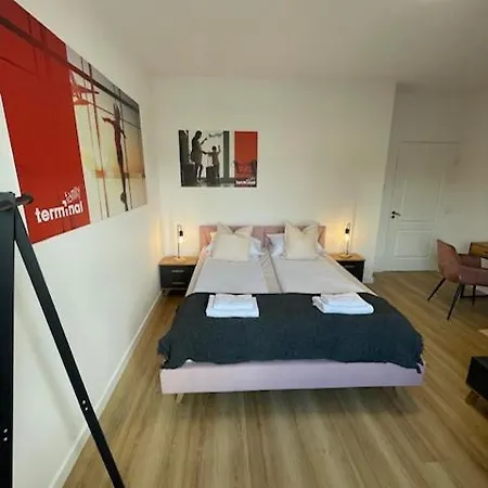 Terminal Family Airport Vandrerhjem *